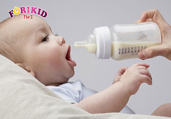 Nên chọn loại sữa chứa nhiều chất xơ với trẻ sơ sinh dùng thêm sữa công thức