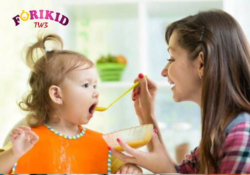 Giảm bữa phụ cũng là một cách khắc phục bé 2 tuổi biếng ăn