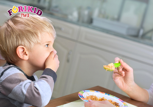 Trẻ bị bệnh suy giáp gây ra chứng biếng ăn