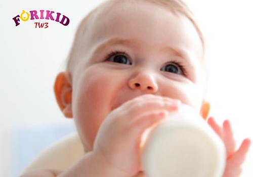 Chọn sữa phù hợp với độ tuổi và nhu cầu dinh dưỡng của trẻ