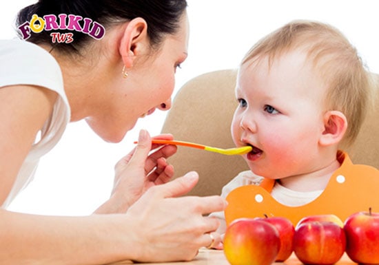 Táo giúp nhuận tràng, cải thiện táo bón hiệu quả cho bé bị táo bón sau tiêu chảy