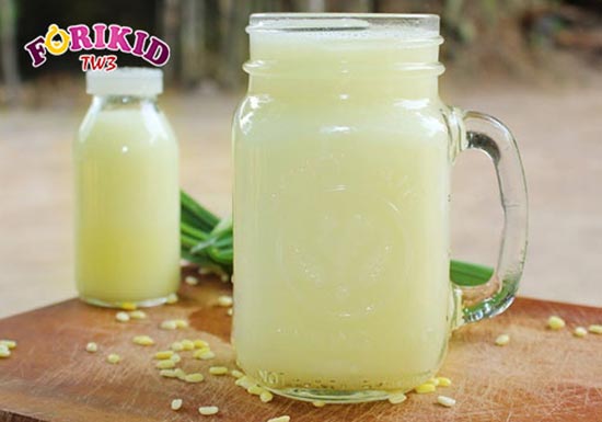 Sữa đậu xanh có tác dụng thanh lọc giải độc cơ thể giảm tình trạng nổi rôm sảy ở trẻ