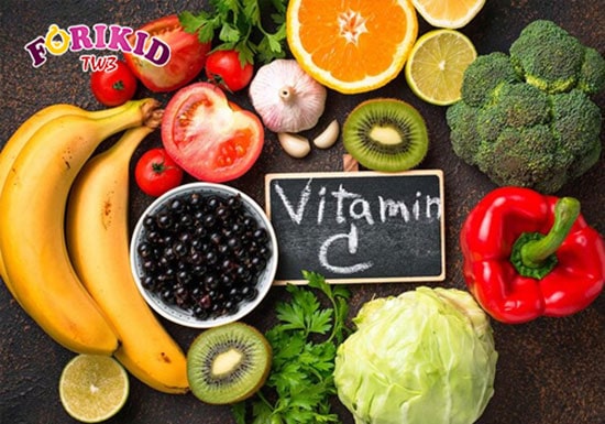 Tăng cường rau củ quả giàu vitamin C giúp tăng sức đề kháng, tránh nhiệt miệng cho bé