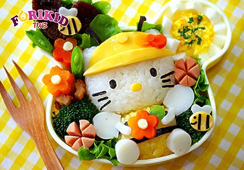 Hộp cơm về chú mèo Hello Kitty chắc chắn sẽ làm bé ăn nhiều hơn